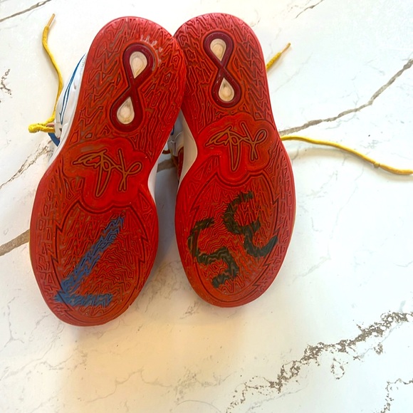 Nike Kyrie Infinity White Red Multi Youth Basketball Shoes. Size 6.5Y. - Picture 4 of 5